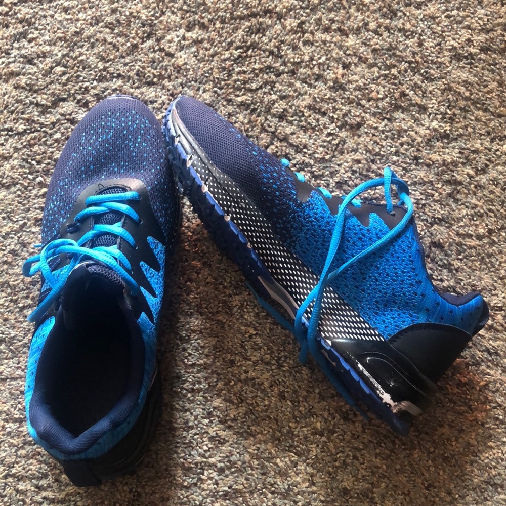 Wonen’s Cloud shoes. Worn once.